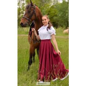 Lovagló szoknya, blúzzal