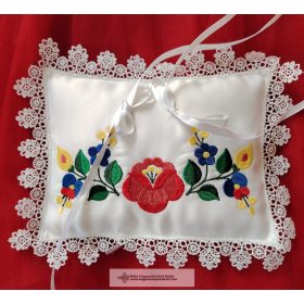 Hímzett gyűrűpárna-2