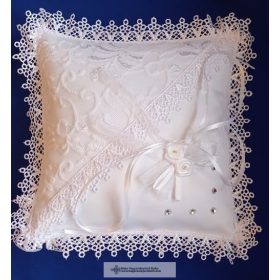 Csipkés gyűrűpárna-hófehér