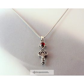 KIS KÖVES KERESZTES SZÍVLEVÉL MEDÁL