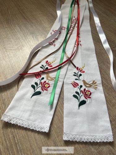 Hímzett vőfélyszalag- madaras