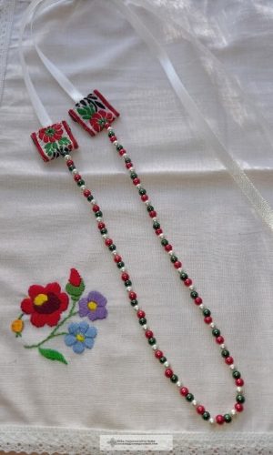 Perlenkette in Nationalfarben