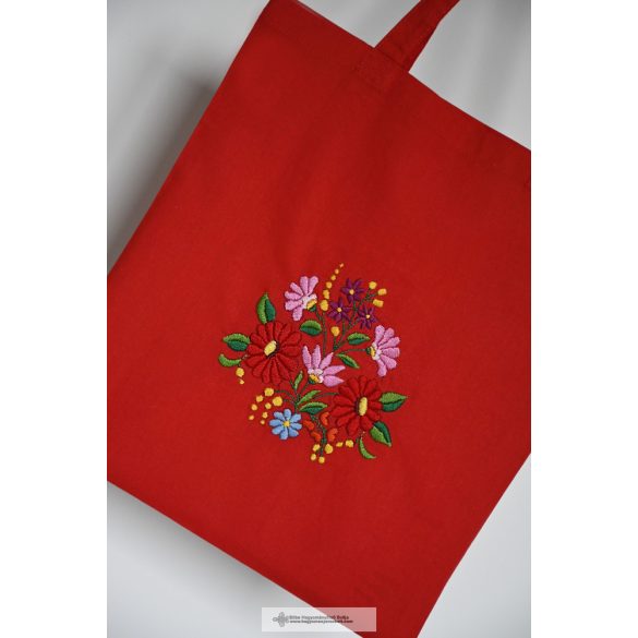Embroidered canvas bag in red-2