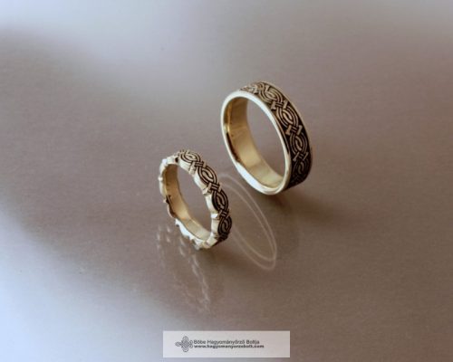 Hungarian wedding ring, endless braid