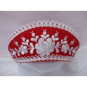 Menyecske párta fehér hímzéssel