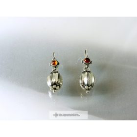 KÖVES PITYKE FÜGGŐ