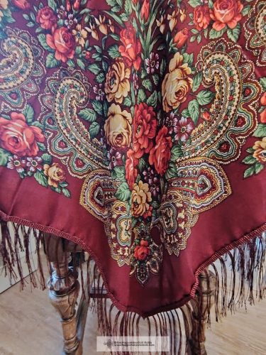 Néptáncos kendő – Bordó