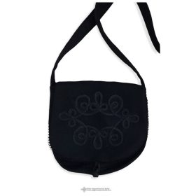 Schwarze Frauentasche mit schwarzer Verzierung.