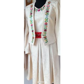 Hímzett kosztüm-Erika