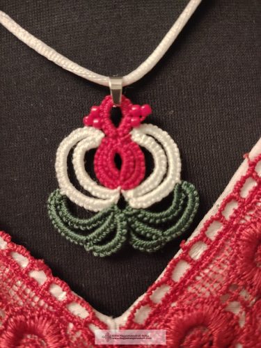 Hajócsipke nyaklánc tulipán-nemzeti színben