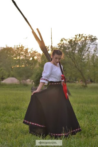 Lovagló ruha együttes, szalagos