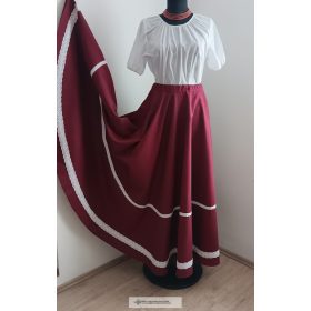 Reitrock mit doppelter Spitze, ungarische Tracht.