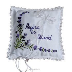 Hímzett gyűrűpárna-levendulás