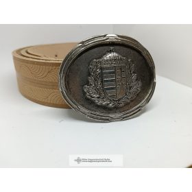 Bőr öv címeres csattal, ovális, barna mintás