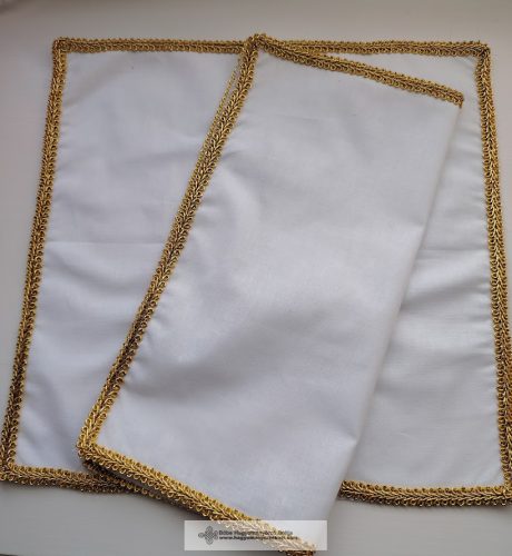 Keszkenő arany széllel