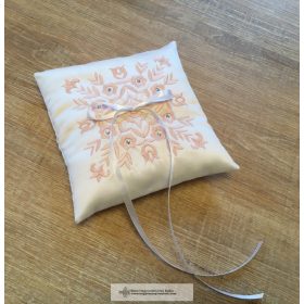 Hímzett gyűrűpárna, gyűrűhordozó párna