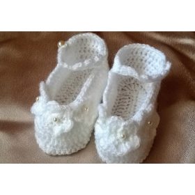 Horgolt babacipő-virágokkal